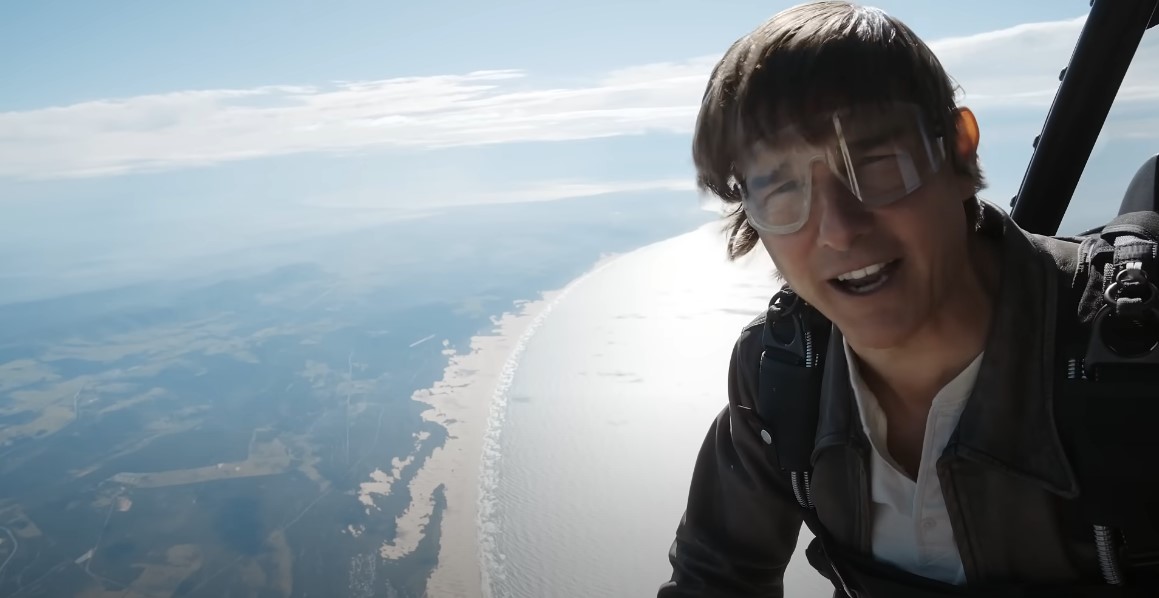 بالفيديو|| توم كروز يشكر متابعيه من كبد السماء بمقطع مصور