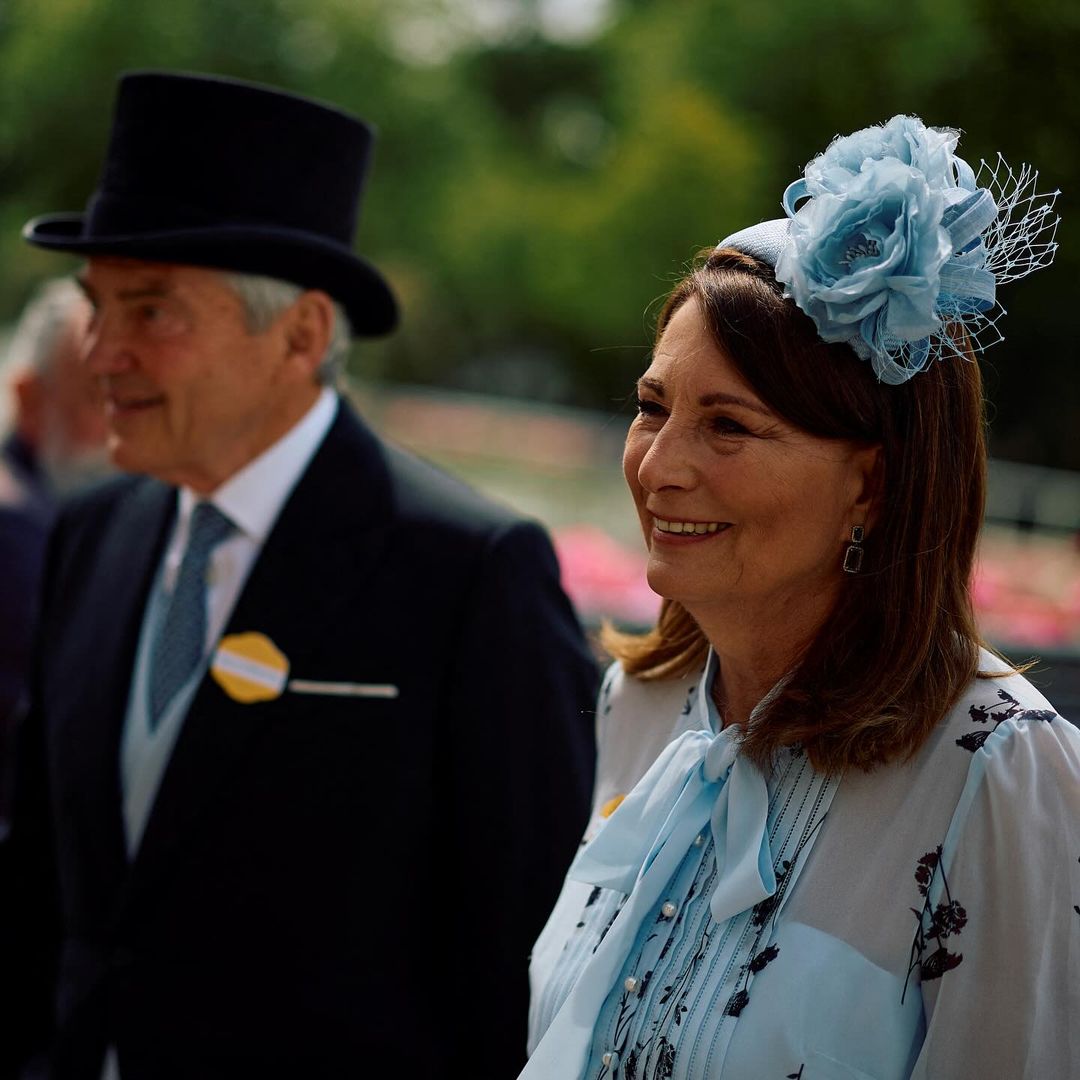 والدة كيت ميدلتون - صورة من حساب Official Ascot & Royal Ascot على إنستقرام