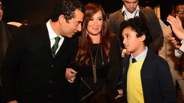 عمرو سعد مع زوجته بالعرض الخاص لحملة فرعون