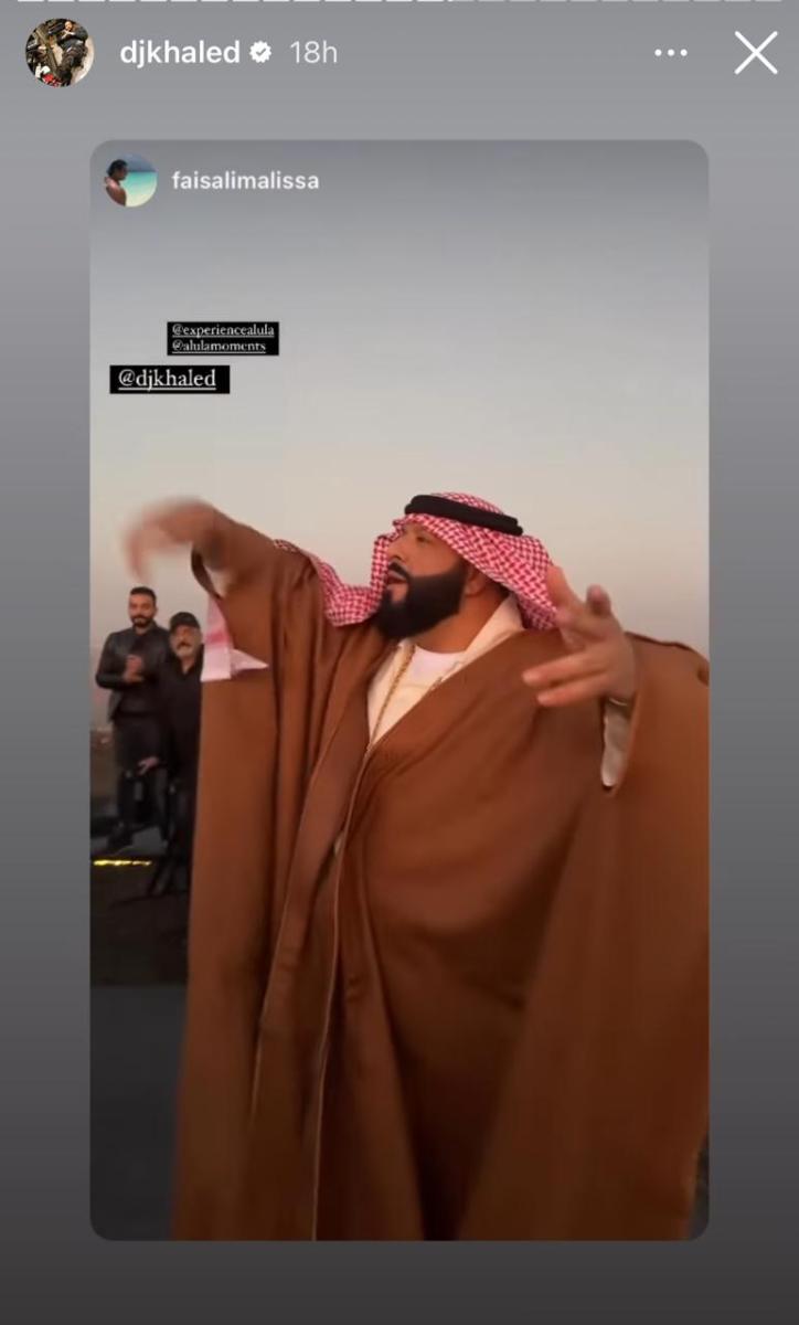 دي جي خالد بالعباءة الصحراوية - إنستغرام