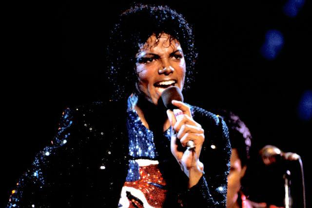 مايكل جاكسون يؤدي على خشبة المسرح - Jackson 5 Victory Tour