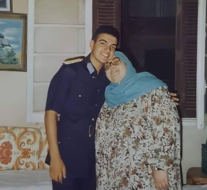 أحمد منسي ووالدته