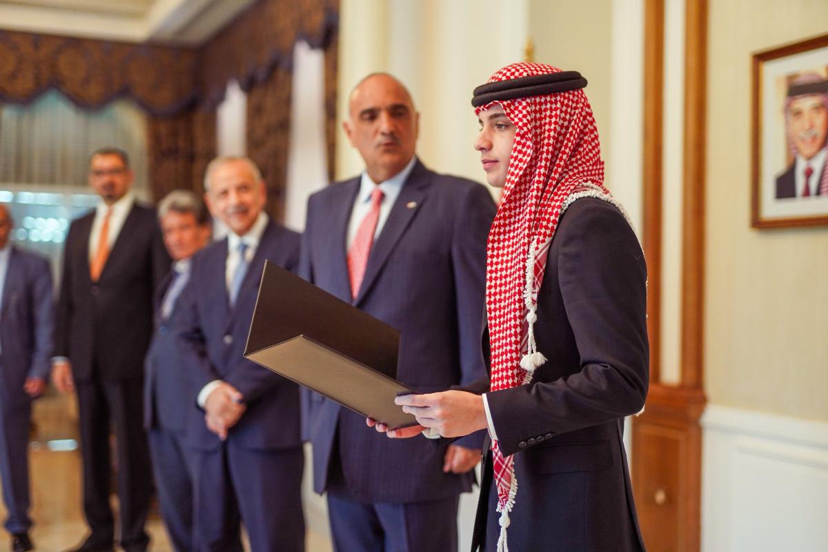الأمير هاشم في مهمة جديدة والمتابعين يقفون إلى جانبه 