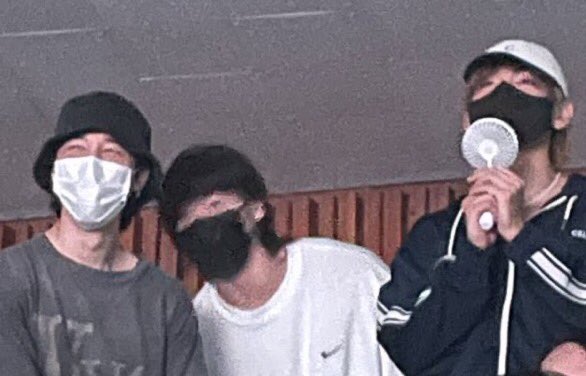 أعضاء BTS V و Jimin و Jungkook يهتفون لـ شوقا في Agust D