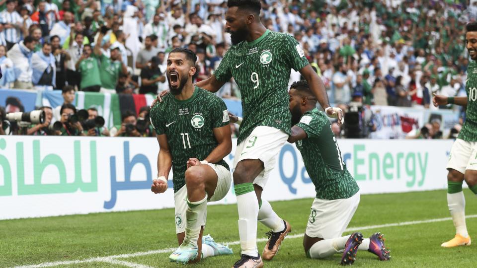 المنتخب السعودي يحتفل بالإنتصار على الأرجنتين 2-1