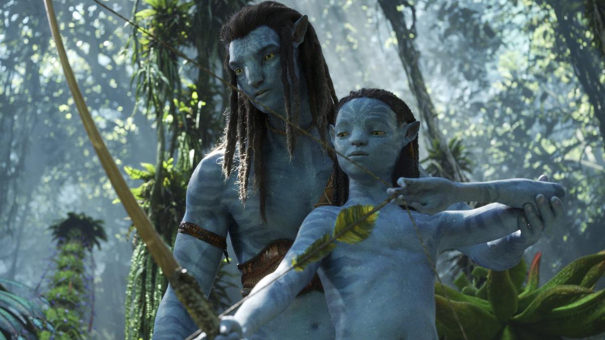 جيك سولي مع إبنه في Avatar 2 - غوغل