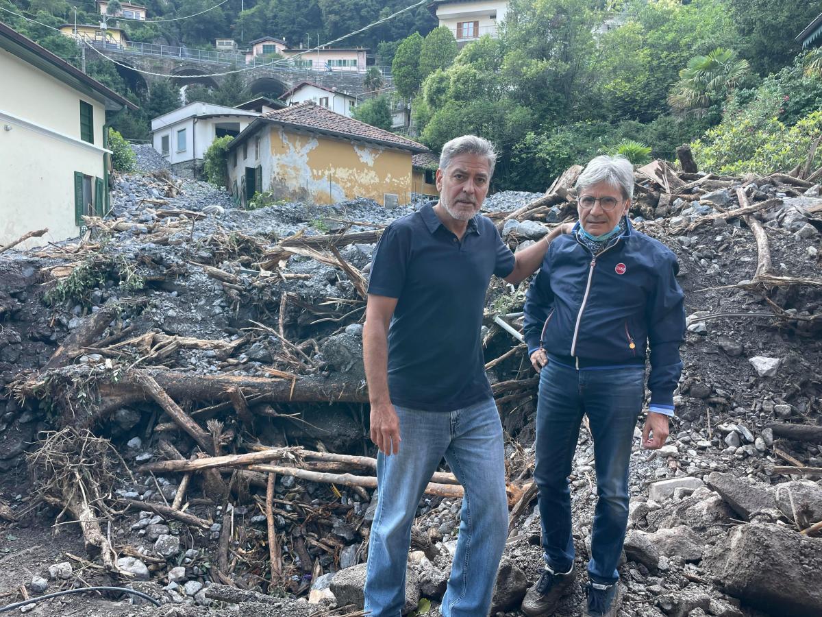 جورج كلوني يقدم المساعدة للمتضررين من فيضانات إيطاليا