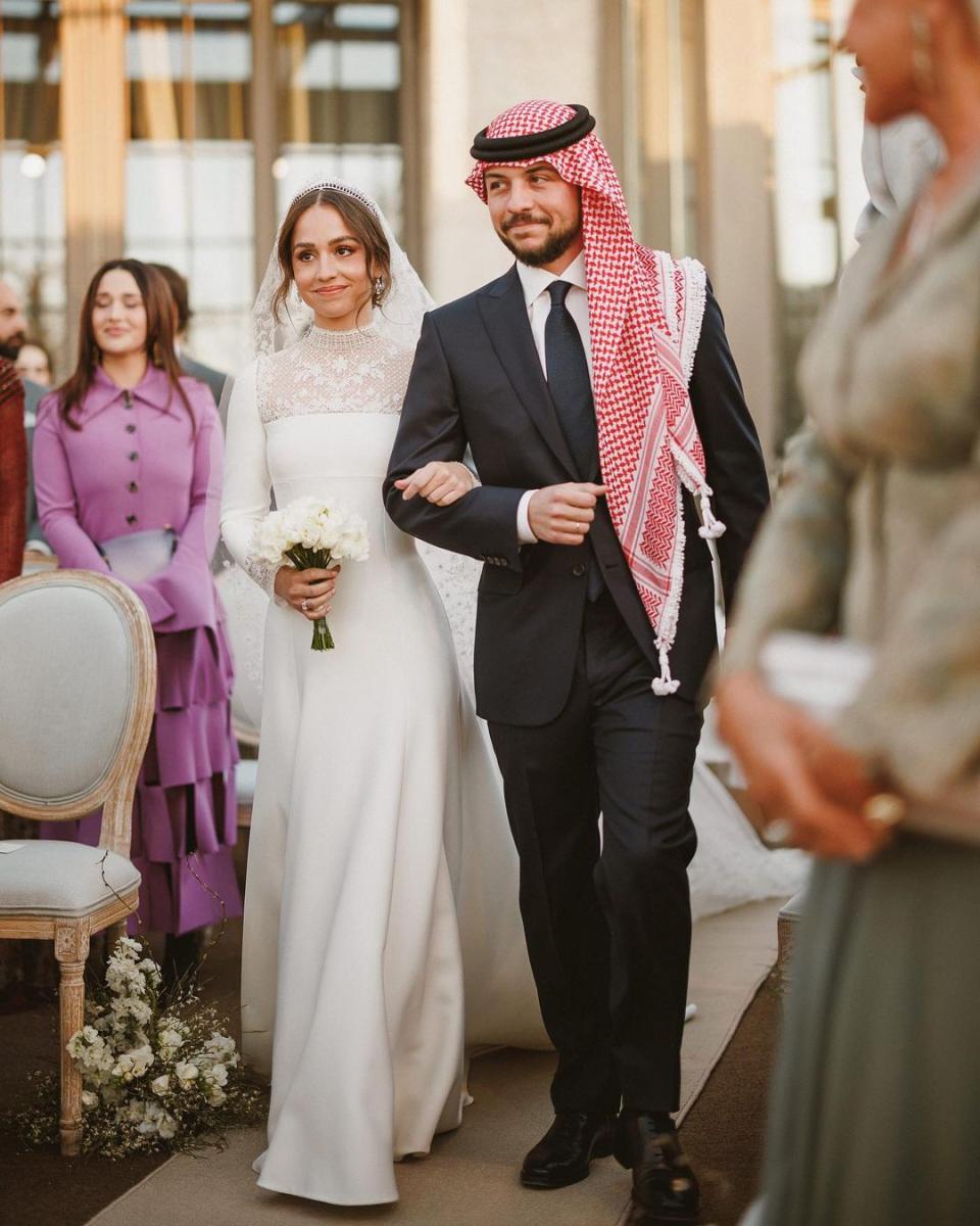 ولي عهد الأردن مع شقيقته الأميرة إيمان يوم زفافها