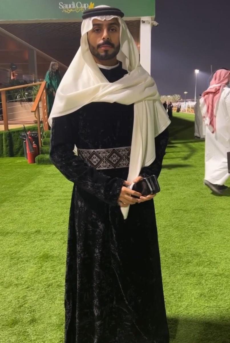 زي سعودي رجالي تقليدي 