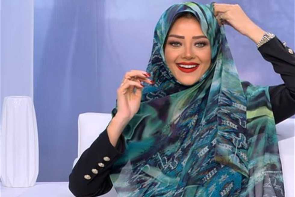 طريقة لف الحجاب مع ياسمين عز - رضوى الشربيني طريقة لفة الحجاب المناسبة - ردود الأفعال