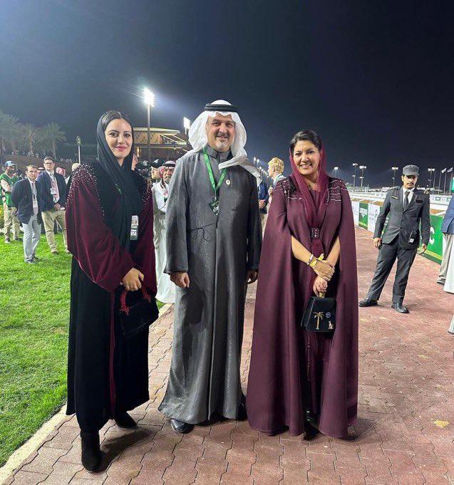 الأميرة ريما بنت بندر مع الأمير بندر بن خالد الفيصل في كأس السعودية 2023 - تويتر