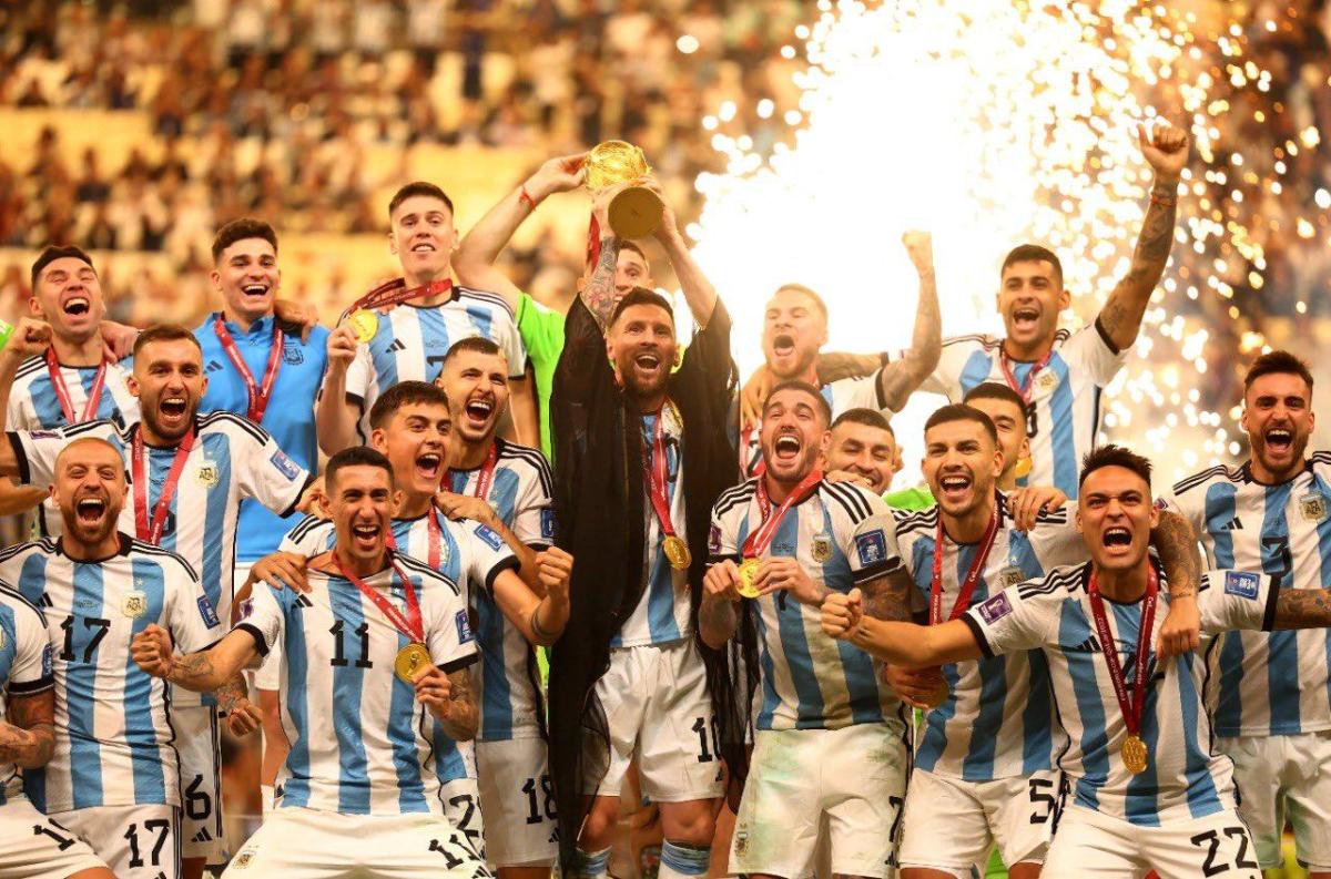 إحتفال المنتخب الأرجنتيني بثالث لقب له ضمن بطولة كأس العالم - تويتر
