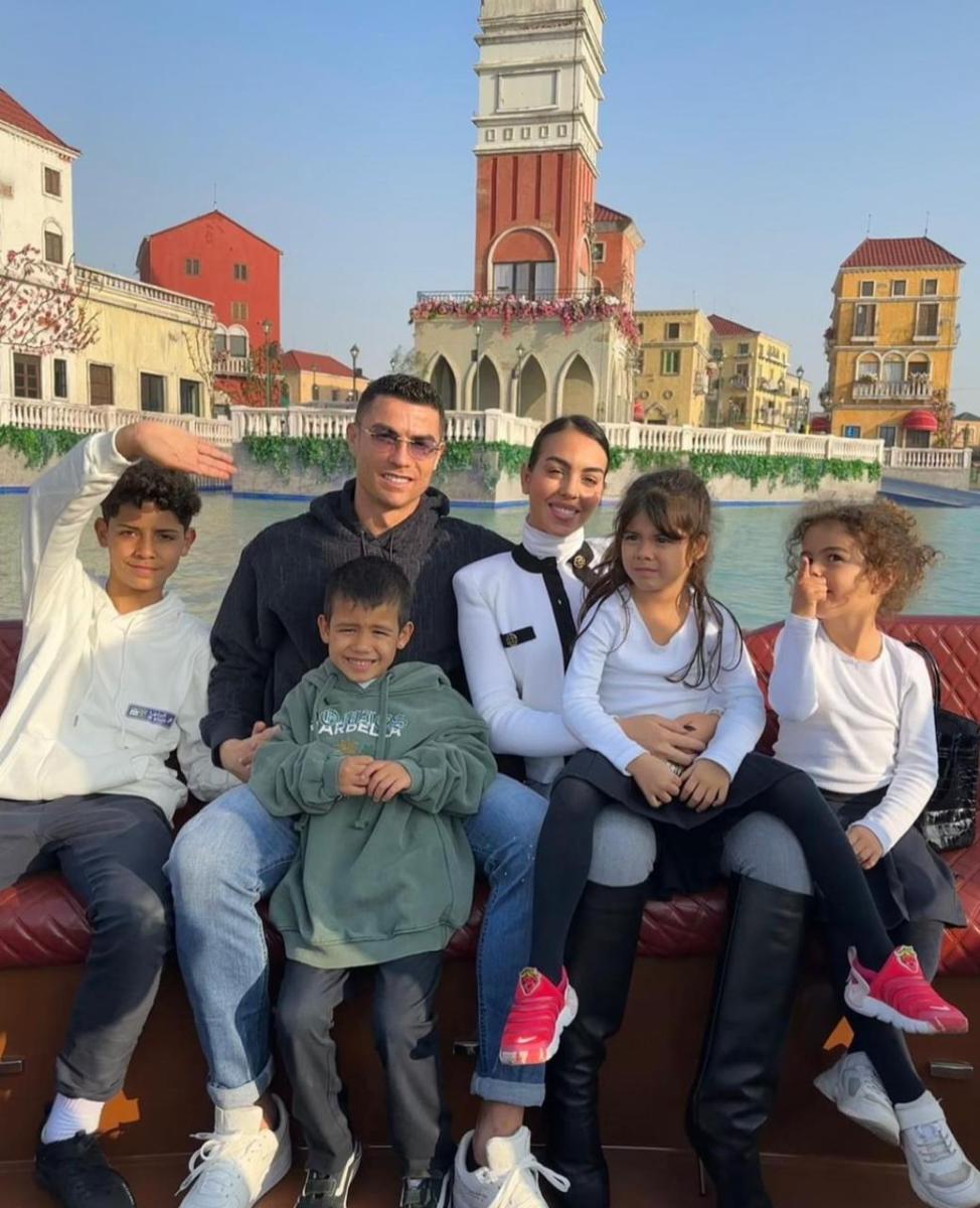 كريستيانو رونالدو وعائلته - إنستقرام