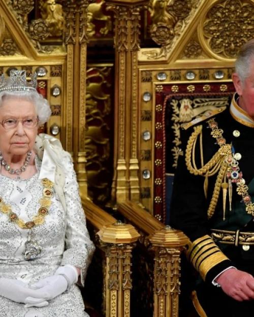 الملكة إليزابيث الراحلة وملك بريطانيا الجديد تشارلز - صورة من رويترز