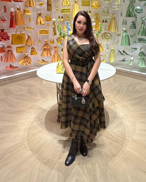 أسماء ابراهيم باطلالة من ديور كروز 2025