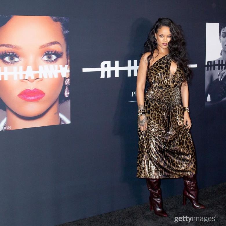 ريهانا خلال حفل إطلاق كتابها الأول Rihanna -انستغرام @gettyentertainment