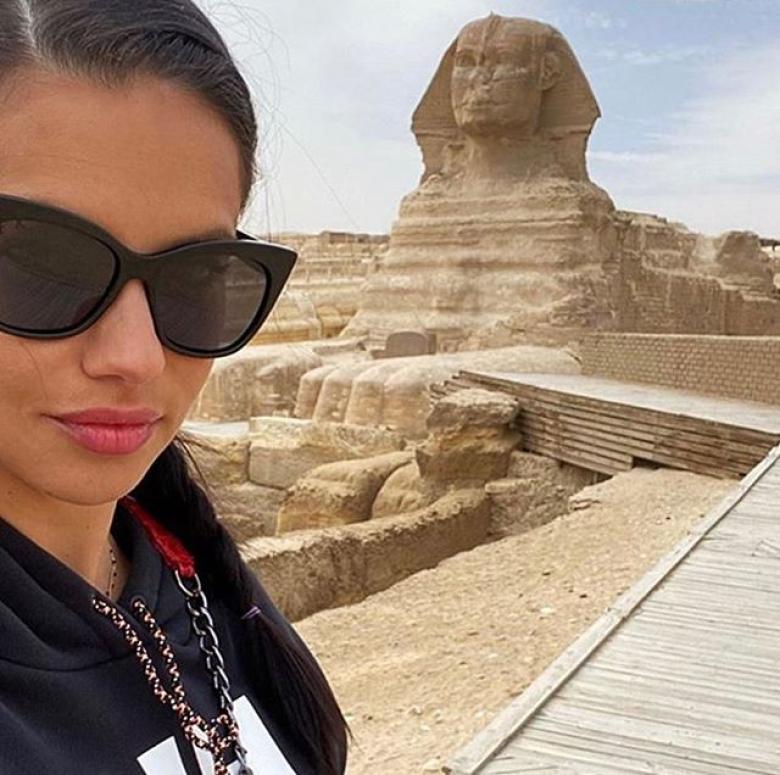 أدريانا ليما في مصر 