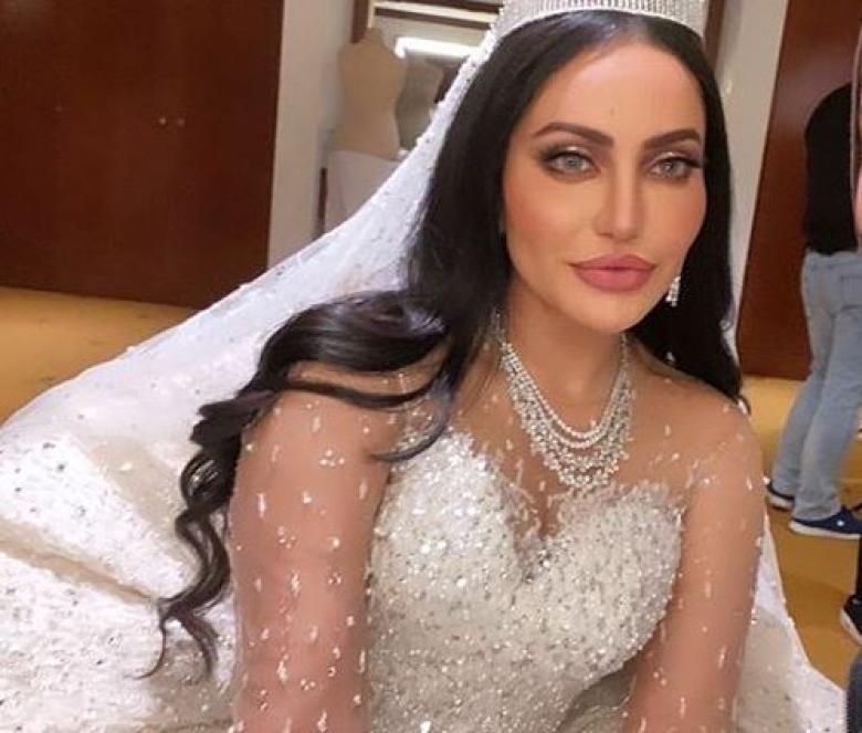 فوز الشطي شبيهة انجلينا جولي في يوم زفافها Et بالعربي