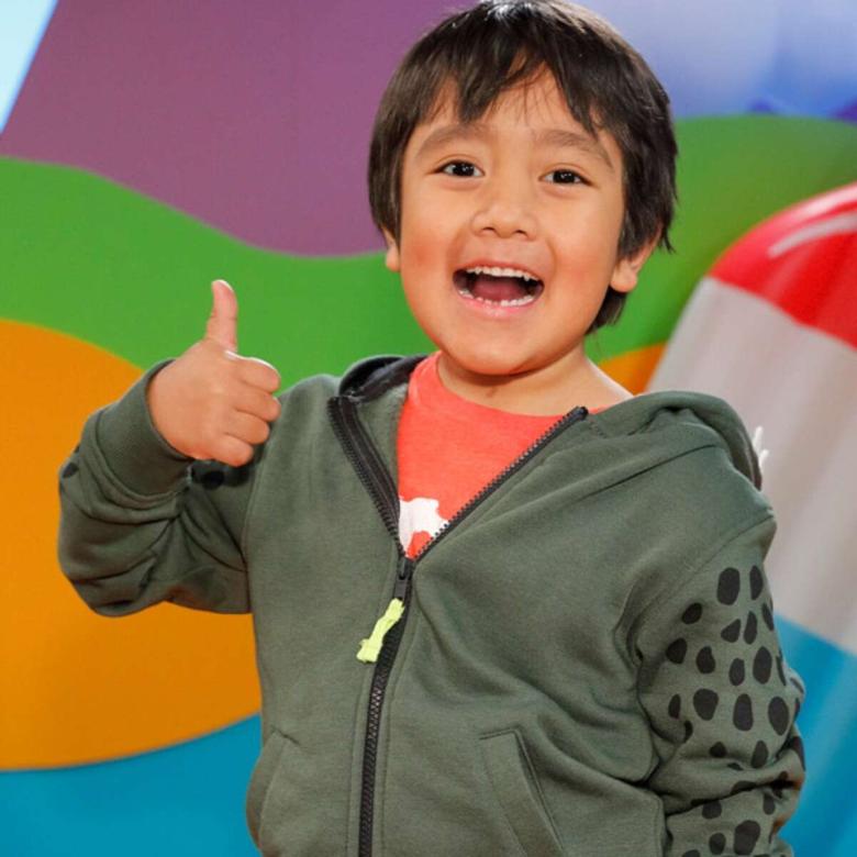 Ryan Kaji الطفل الذي حقق أعلى نسبة أرباح على يوتيوب - eonline.com