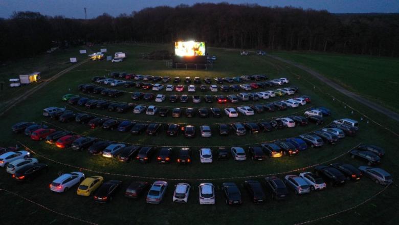 صالات السينما من السيارات في ظل تفشي كورونا في ألمانيا