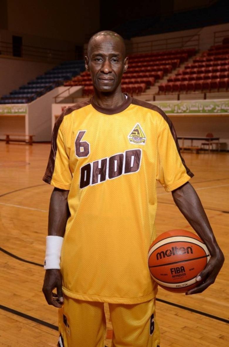 لاعب كرة السلة السعودي عبدالمحسن خلف المولّد
