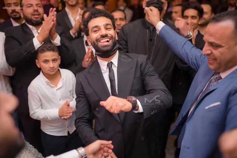 رقص محمد صلاح في حفل زفاف شقيقه