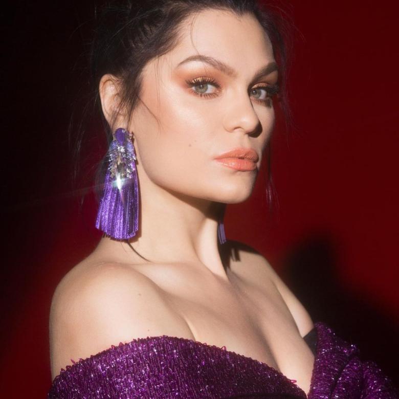 جيسي جي-  انستغرام @jessiej