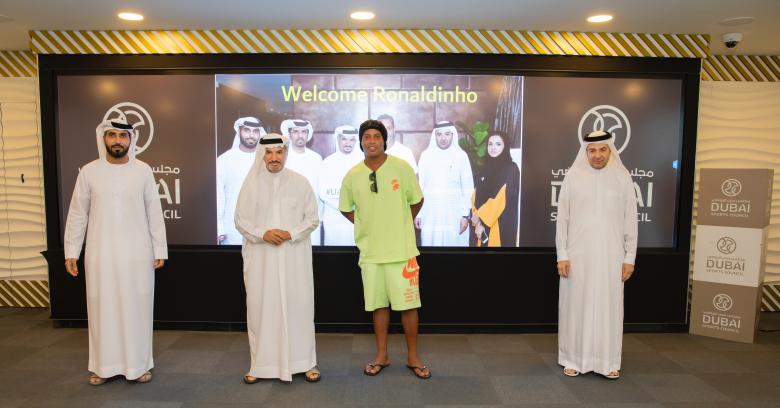 رونالدينيو يزور مقر مجلس دبي الرياضي "أحب دبي وسعيد بزياراتي المستمرة للإمارات"
