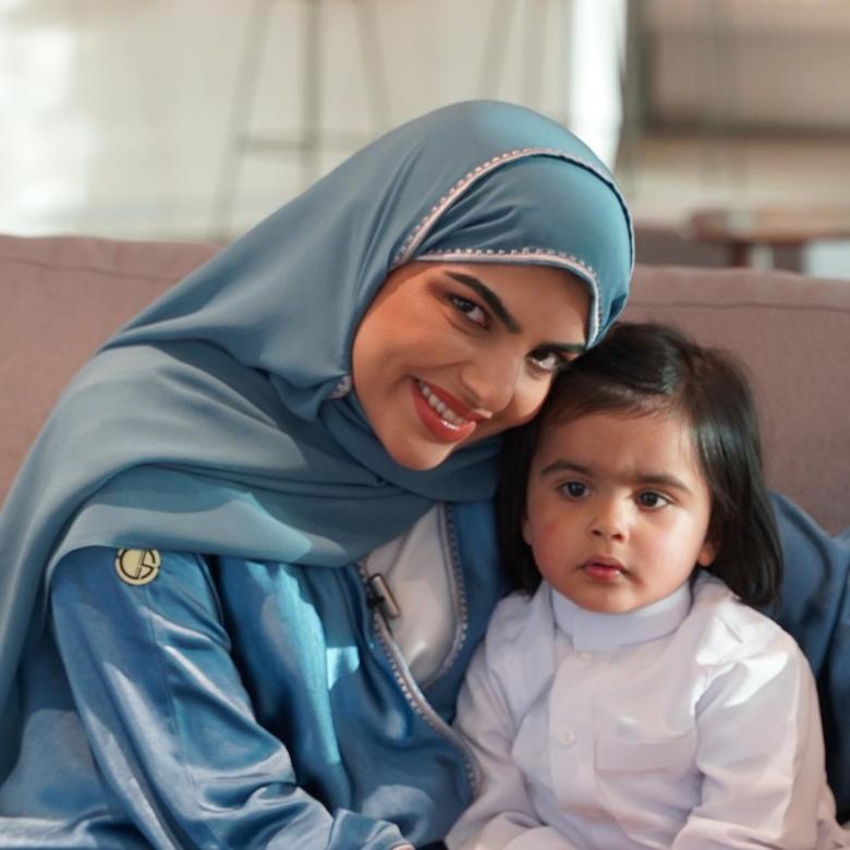 سارة الودعاني مع ابنها سعد - صورة من انستغرام