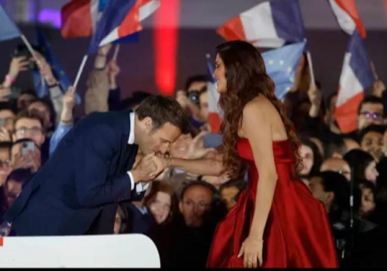 صورة من فيديو الاحتفال بفوز ايمانويل ماكرون بالرئاسة الفرنسية
