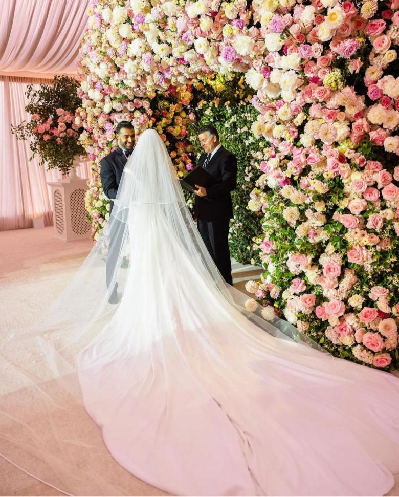 دوناتيلا فيرساتشي تصف فستان زفاف بريتني سبيرز بلـ "حلم"