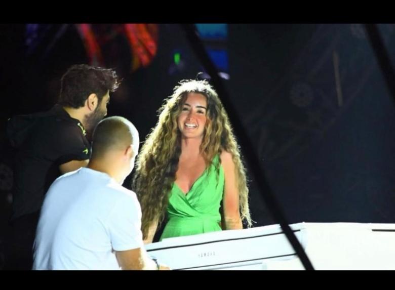 تامر حسني يطلق ألبوم "عشأنجي" وهنا الزاهد تشاركه الغناء