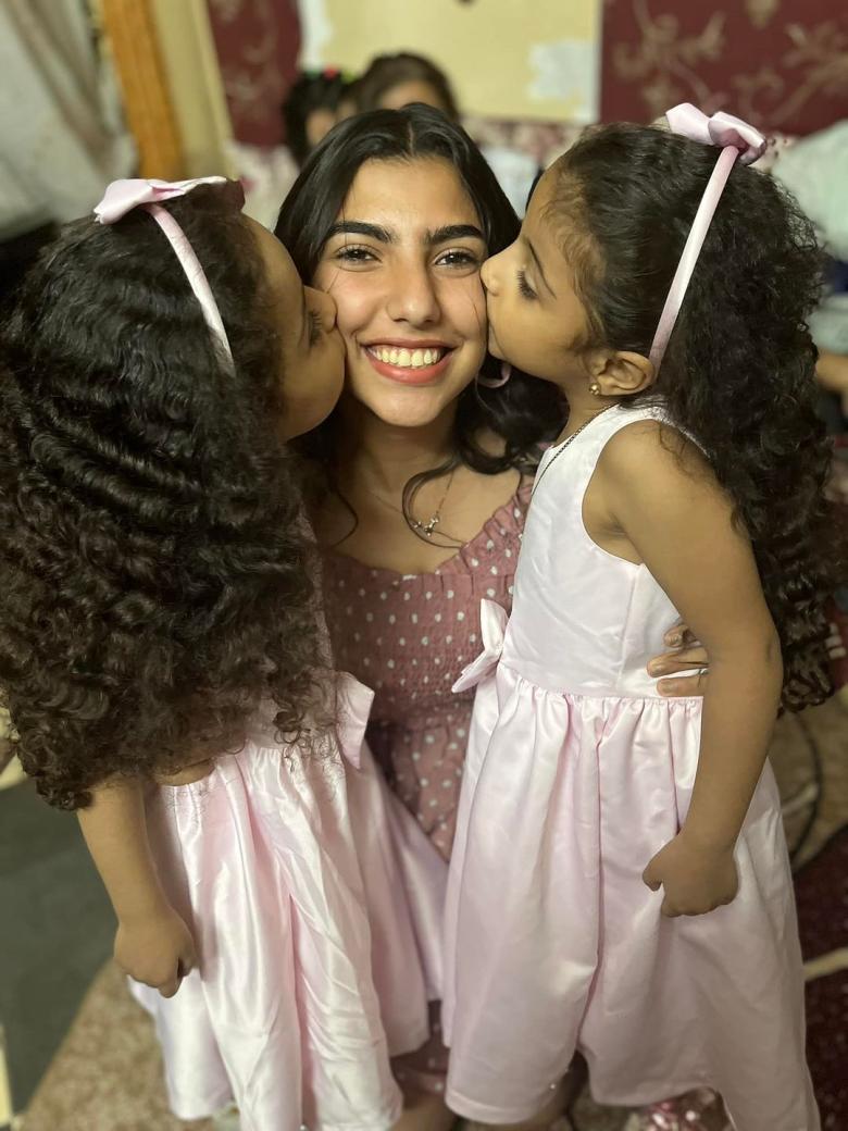ميريتيا عماد نجمة ذا فويس مع أقربائها - صورة من انستقرام