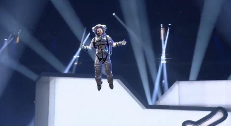 جوني ديب رجل فضاء في حفل MTV VMAs "كنت بحاجة للعمل"