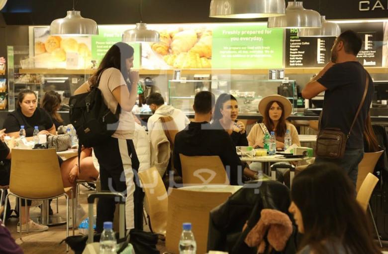 ماغي بو غصن و دانييلا رحمة وفريق عمل مسلسل "للموت 3" من مطار بيروت