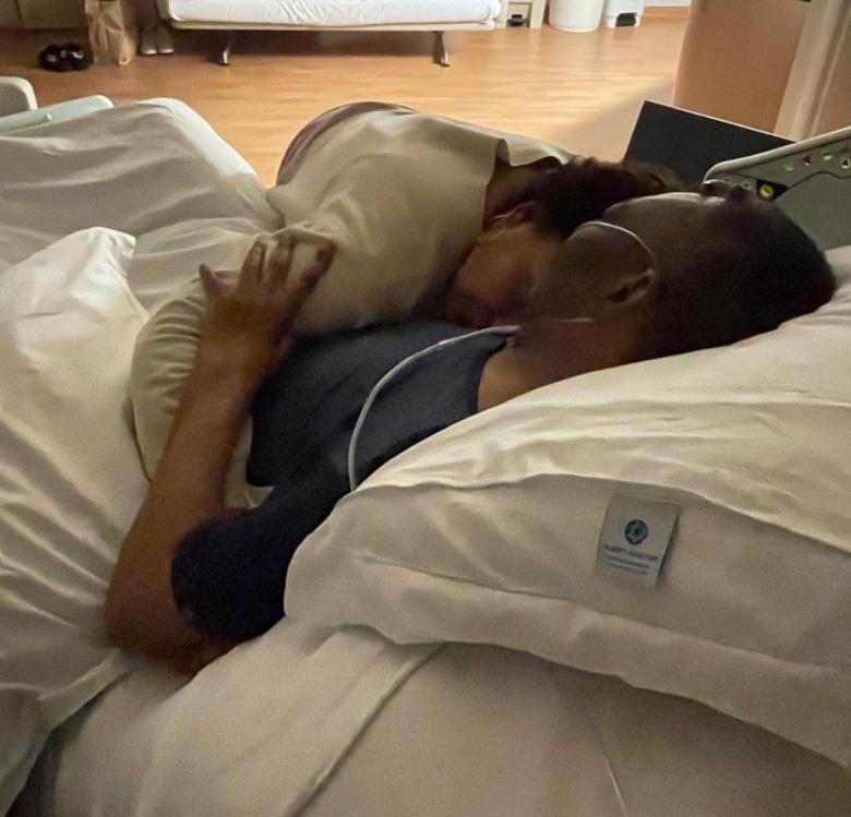 إبنة بيليه مع والدها في المستشفى - إنستغرام