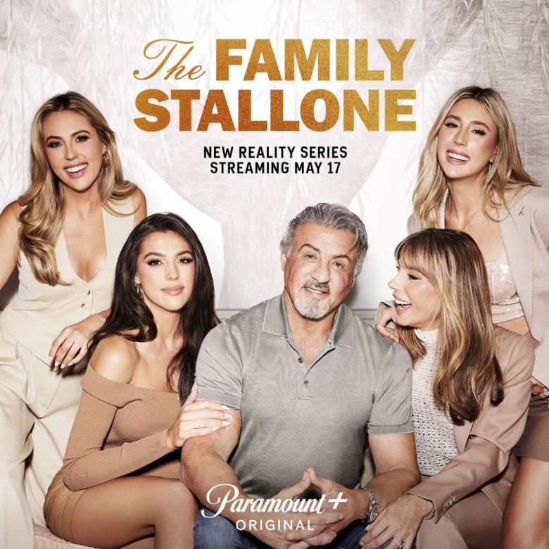 سيلفستر ستالون مع عائلته في بوستر The Family Stallone- انستقرام @thefamilystallone