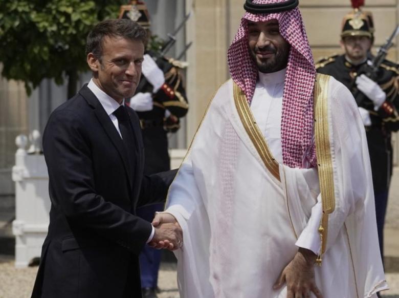 الأمير محمد بن سلمان وإيمانويل ماكرون رئيس فرنسا