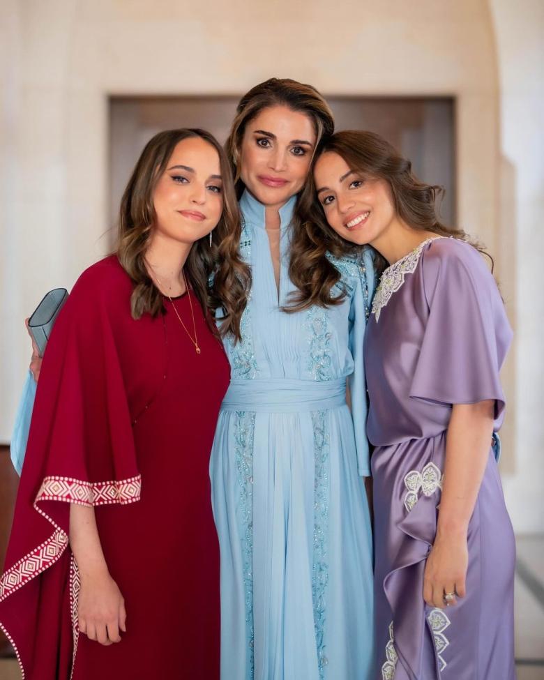 الملكة رانيا العبدالله مع ابنتيها الأميرتين سلمى و إيمان - صورة من انستقرام