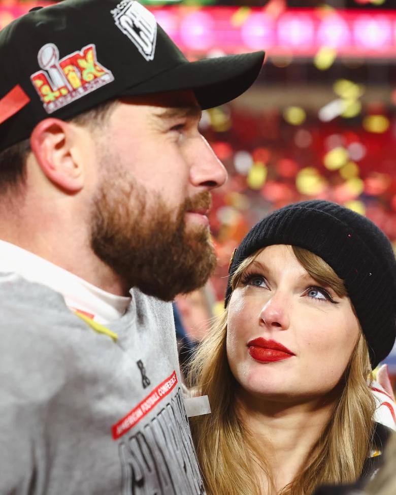 تايلور سويفت و ترافيس كيلسي - صورة من انستقرام Kansas City Chiefs