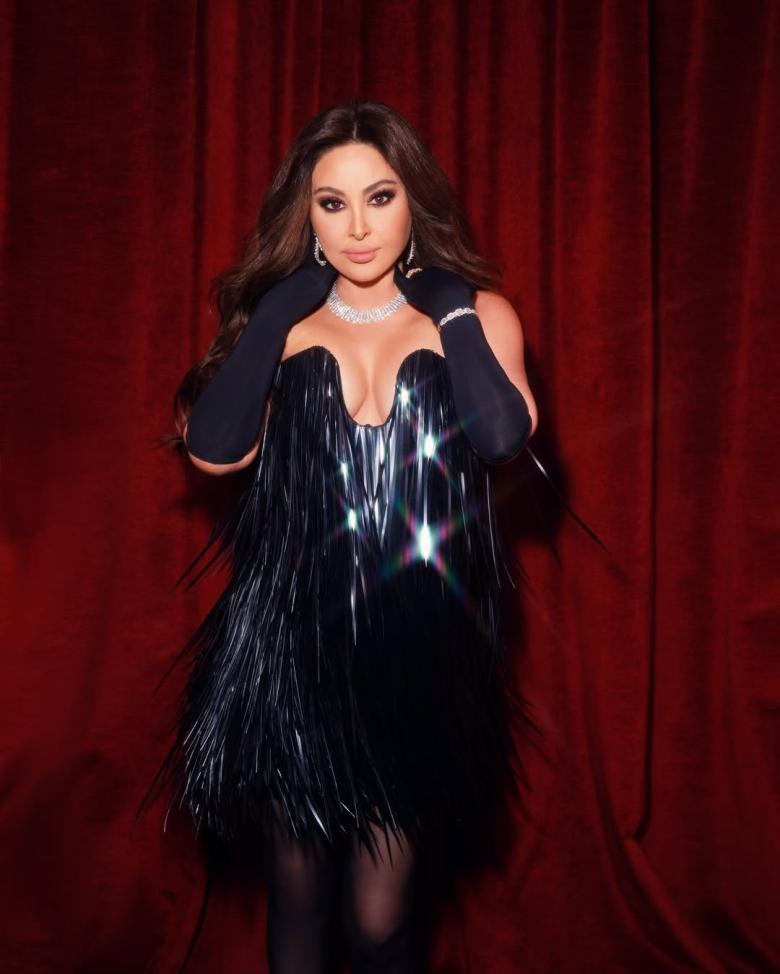 إليسا على مسرح الأولمبيا: إطلالة بالشراريب من فالنتينو