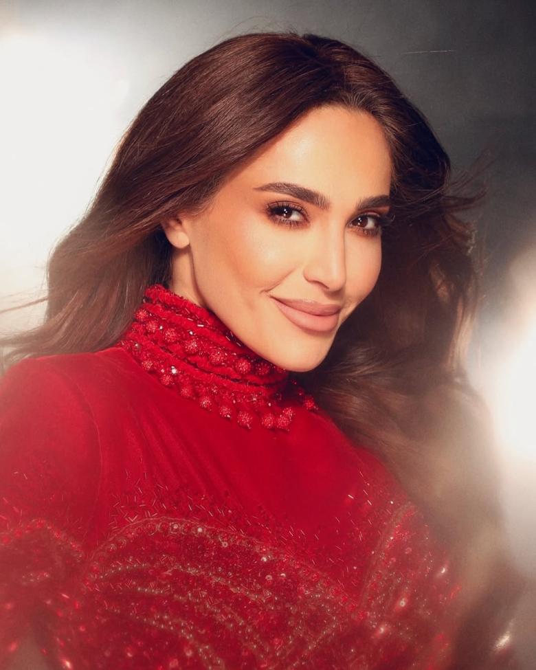 عبير نعمة بفستان من نيكولا جبران ومكياج من سامر خزامي