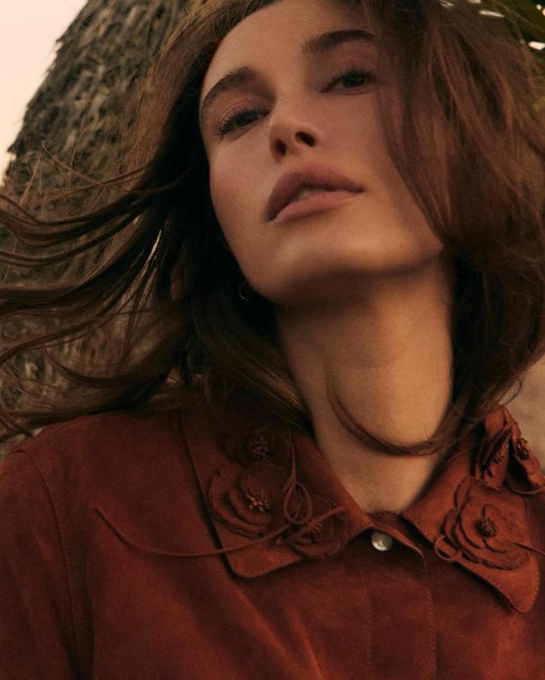 هايلي بيبر Hailey Bieber -  غلاف عدد صيف 2025 - مجلة فوغ Vogue