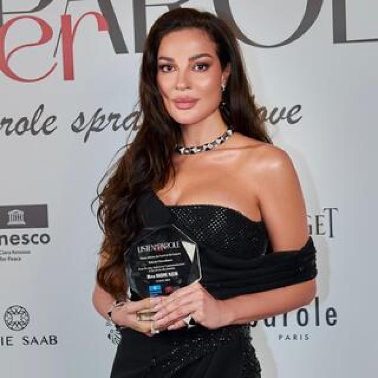 نادين نسيب نجيم بفستان من نيكولا جبران ومجوهرات العقيق الأسود