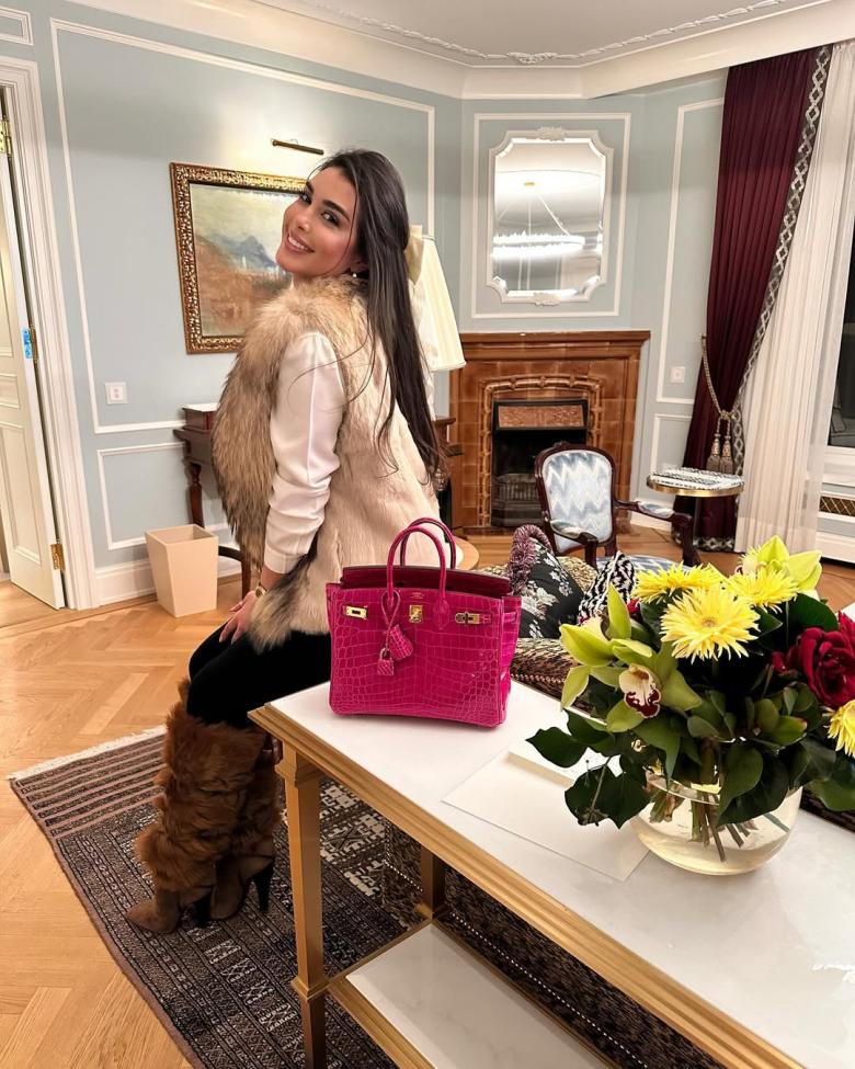 ياسمين صبري ترد على جدل Hermès وعن عدم تواجد Labubu على حقيبتها