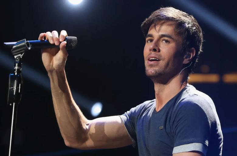 إنريكي إغليسياس Enrique Iglesias يحتفل بعيد ميلاده الـ50