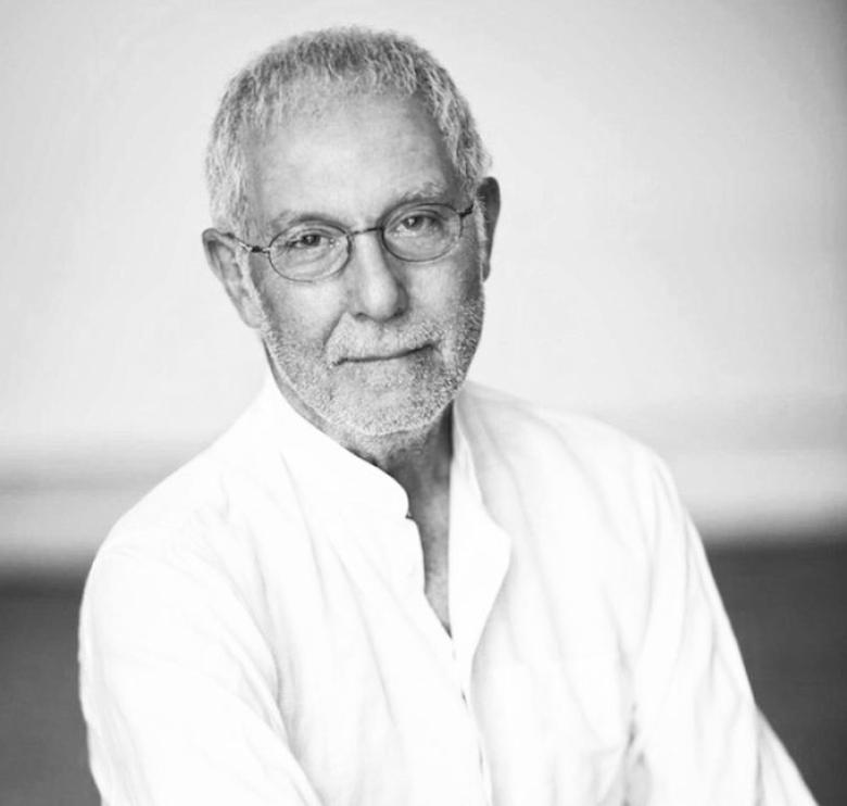 وفاة İlhan Şeşen عن عمر 77 عامًا بعد صراع مع السرطان