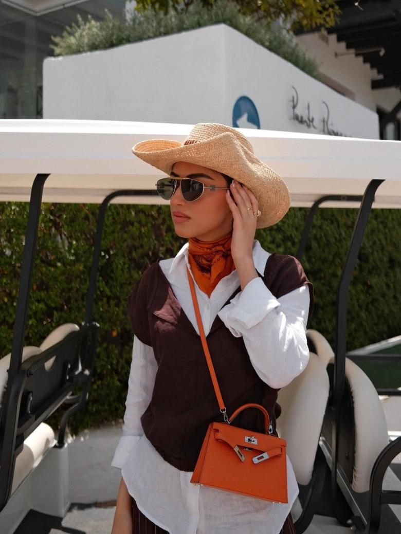 يارا النملة تلفت الأنظار بإطلالة بطابع Cowboy في ماربيلا