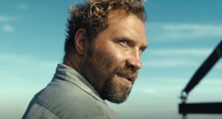 جاي كورتني  بطل فيلم Dangerous Animals - صورة معدلة