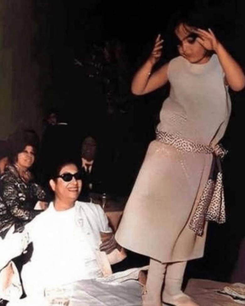 شريهان تنشر صوراً من طفولتها ترقص أمام أم كلثوم